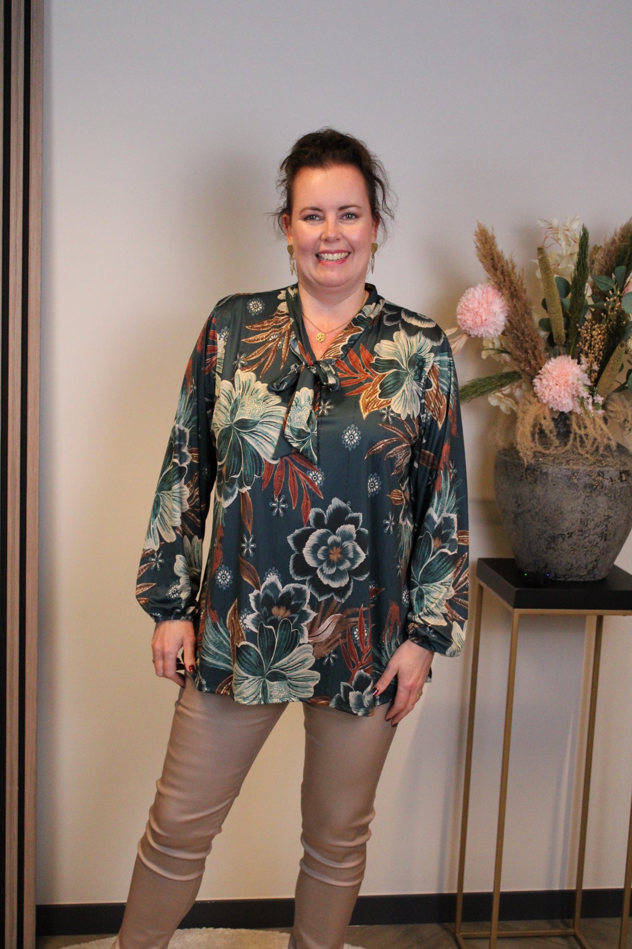 Jara | Blouse aqua met strikje 48 t/m 52