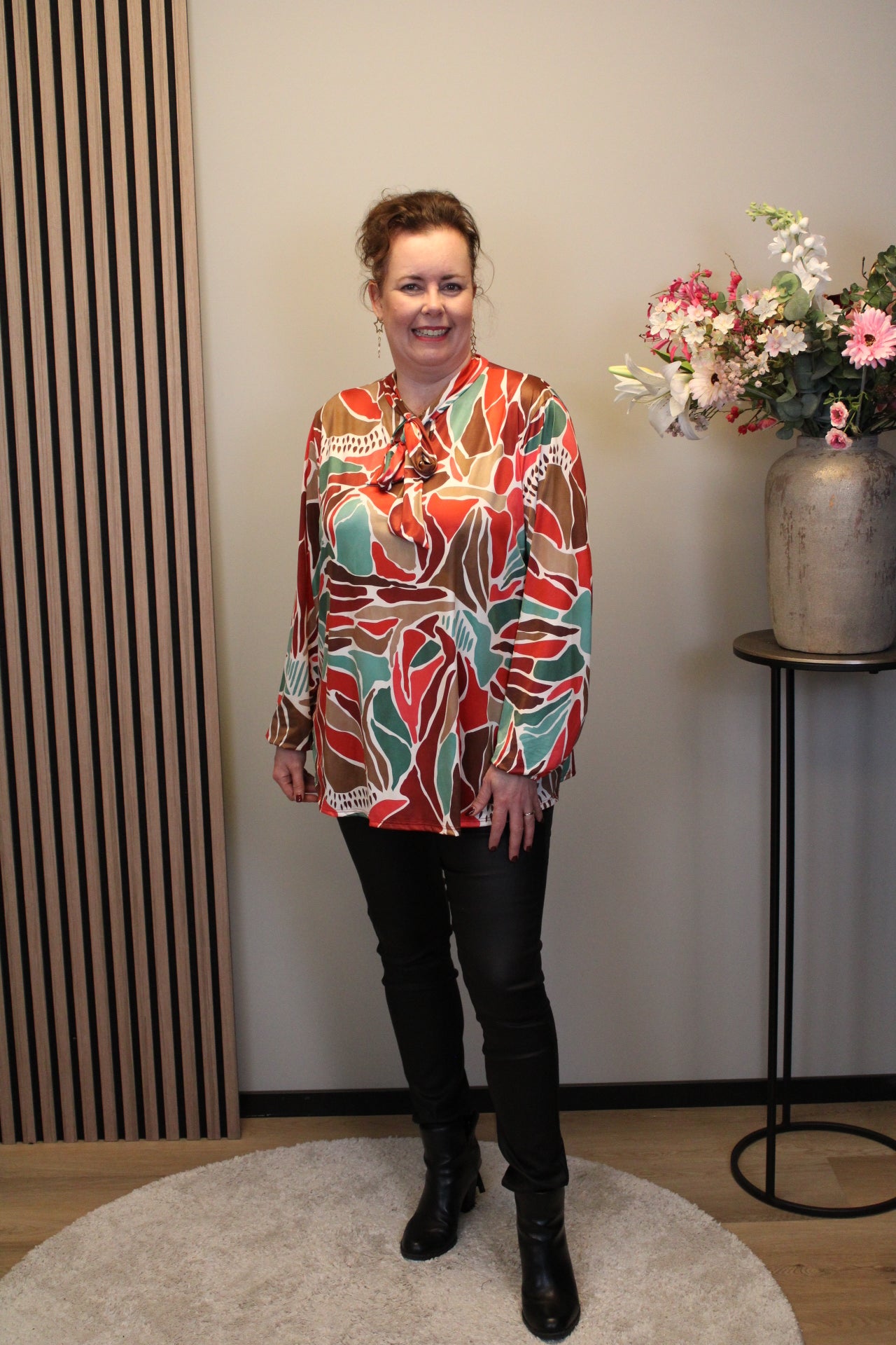 Nikki | Blouse met strik rood lange mouw 38 t/m 48