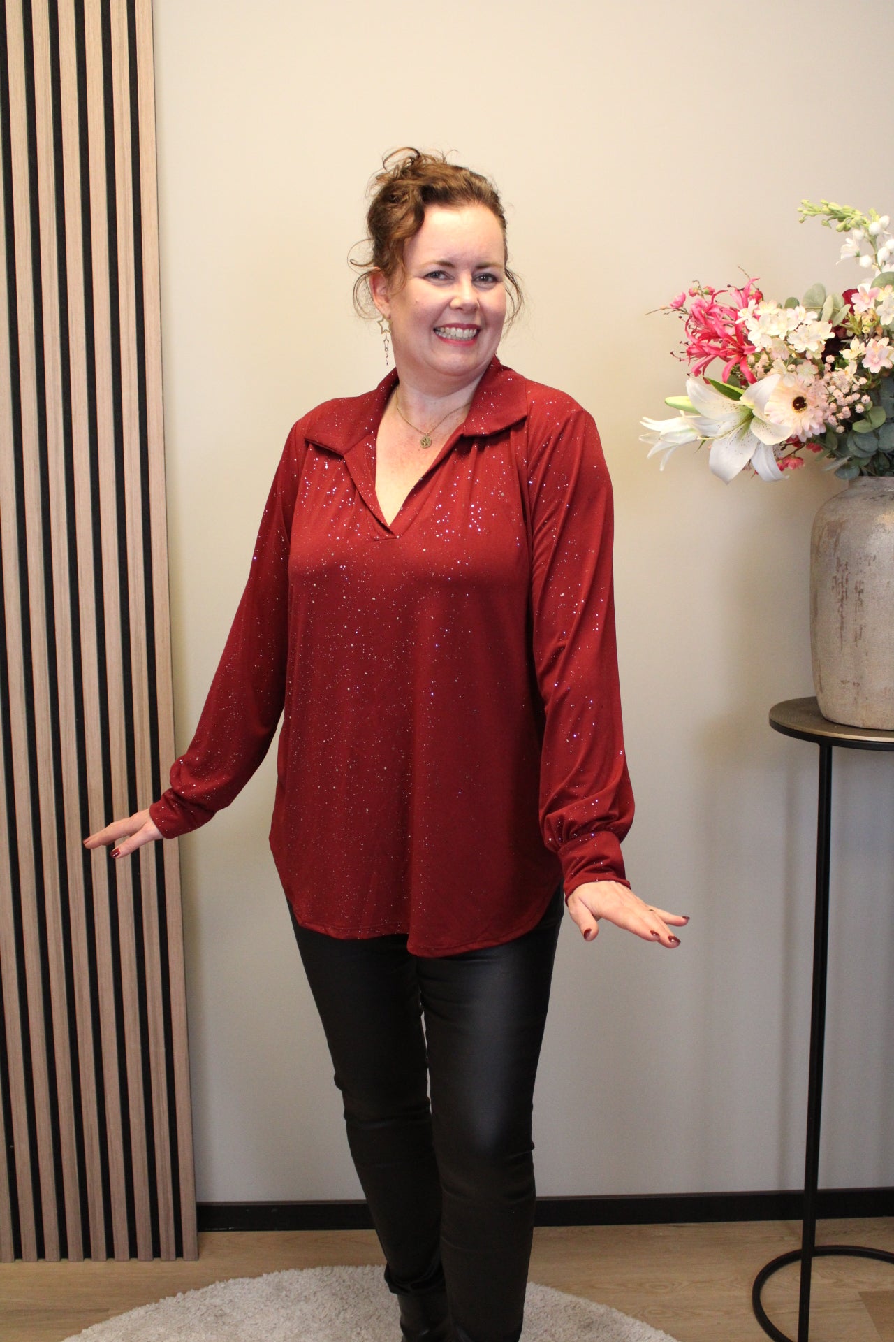 Luna | Glitter blouse bordeaux met kraagje