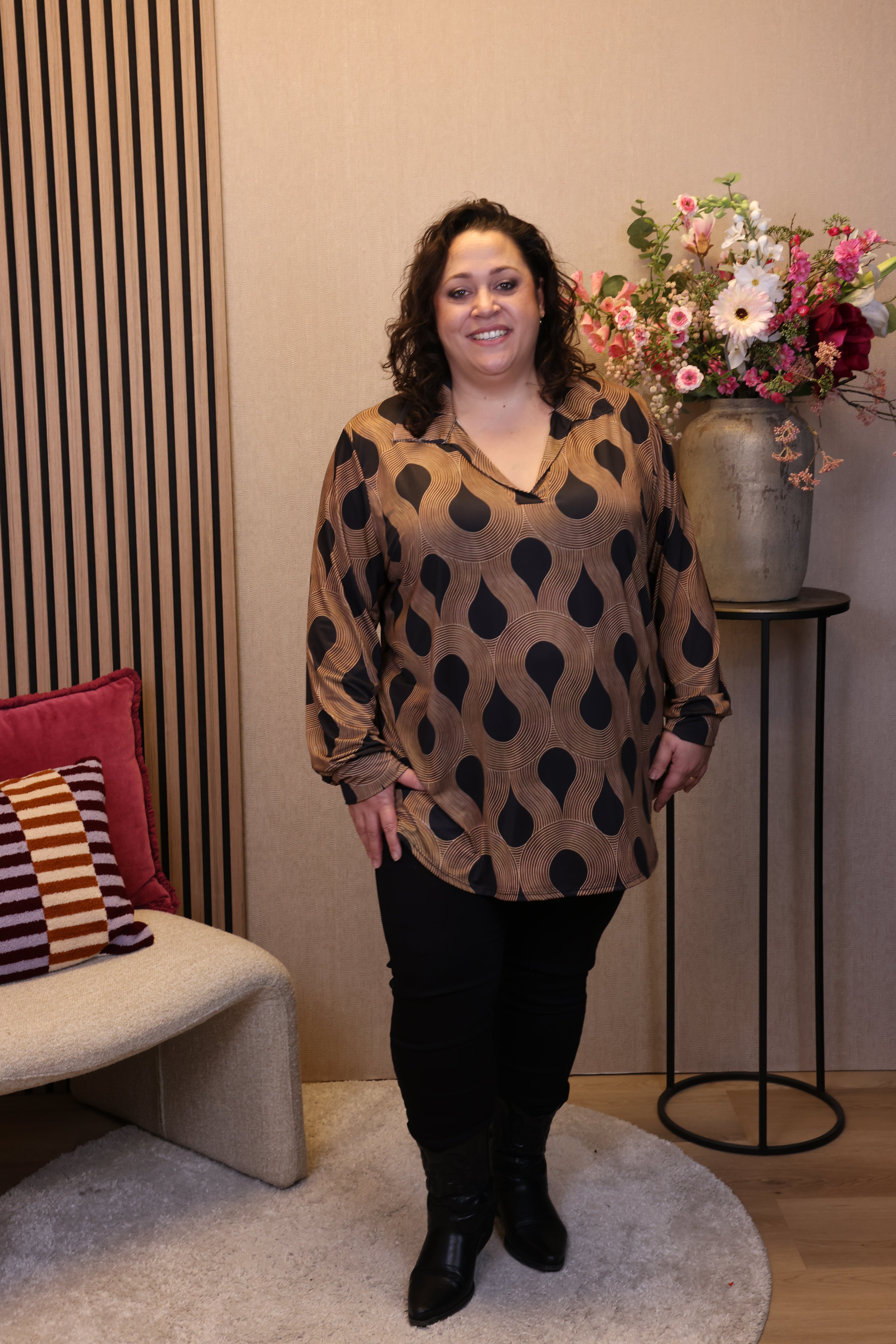 Anika | Blouse zwart met kraagje