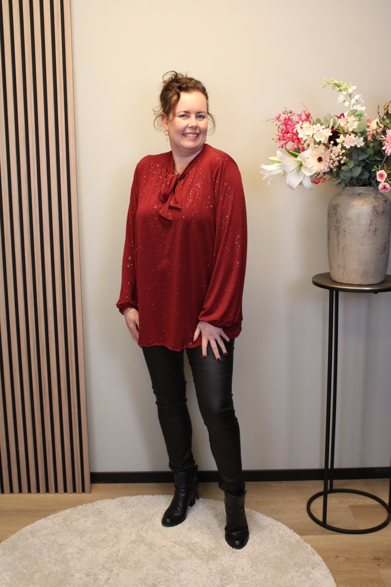 Fieke | Glitter blouse bordeaux met strik