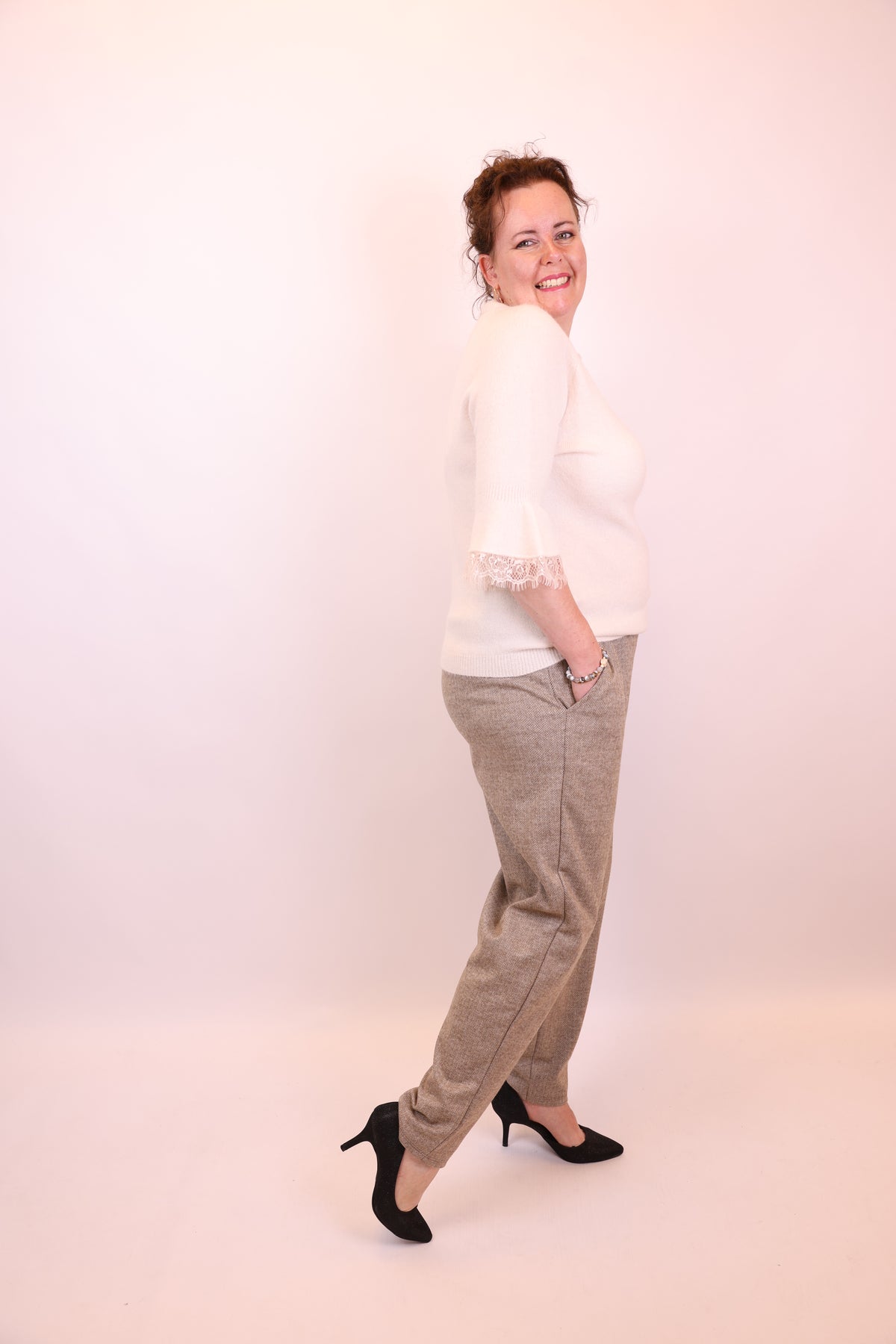 Mira | Trui beige met kant