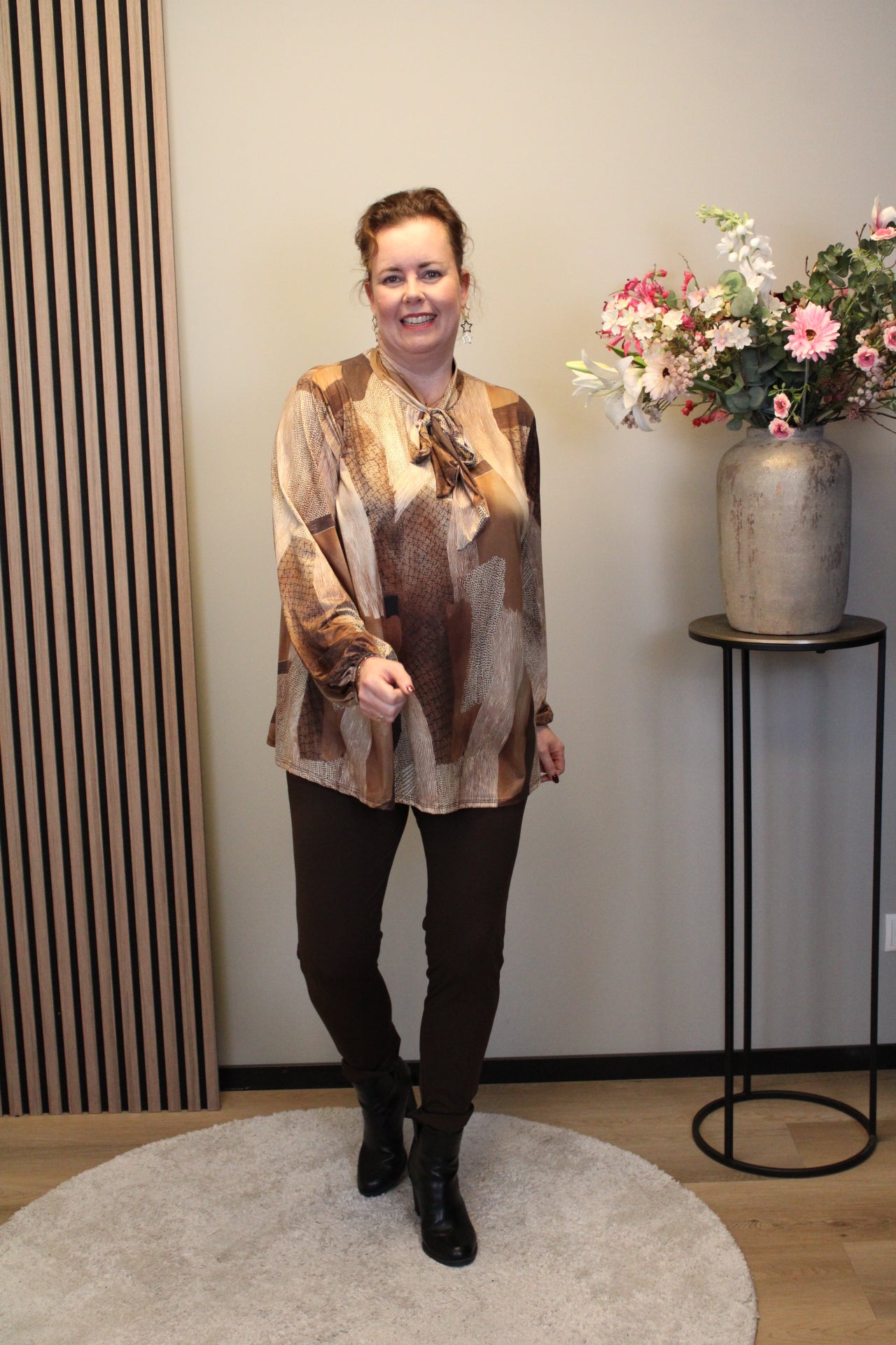Karlijn | Blouse met strik bruin lange mouw 38 t/m 48