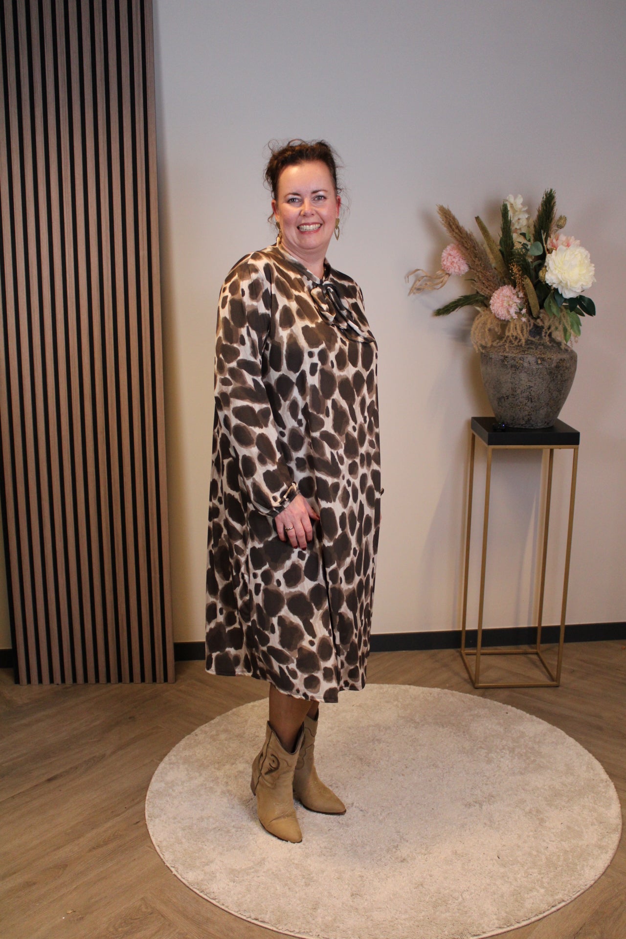 Kelly | Jurk bruin met strikje 46 t/m 50