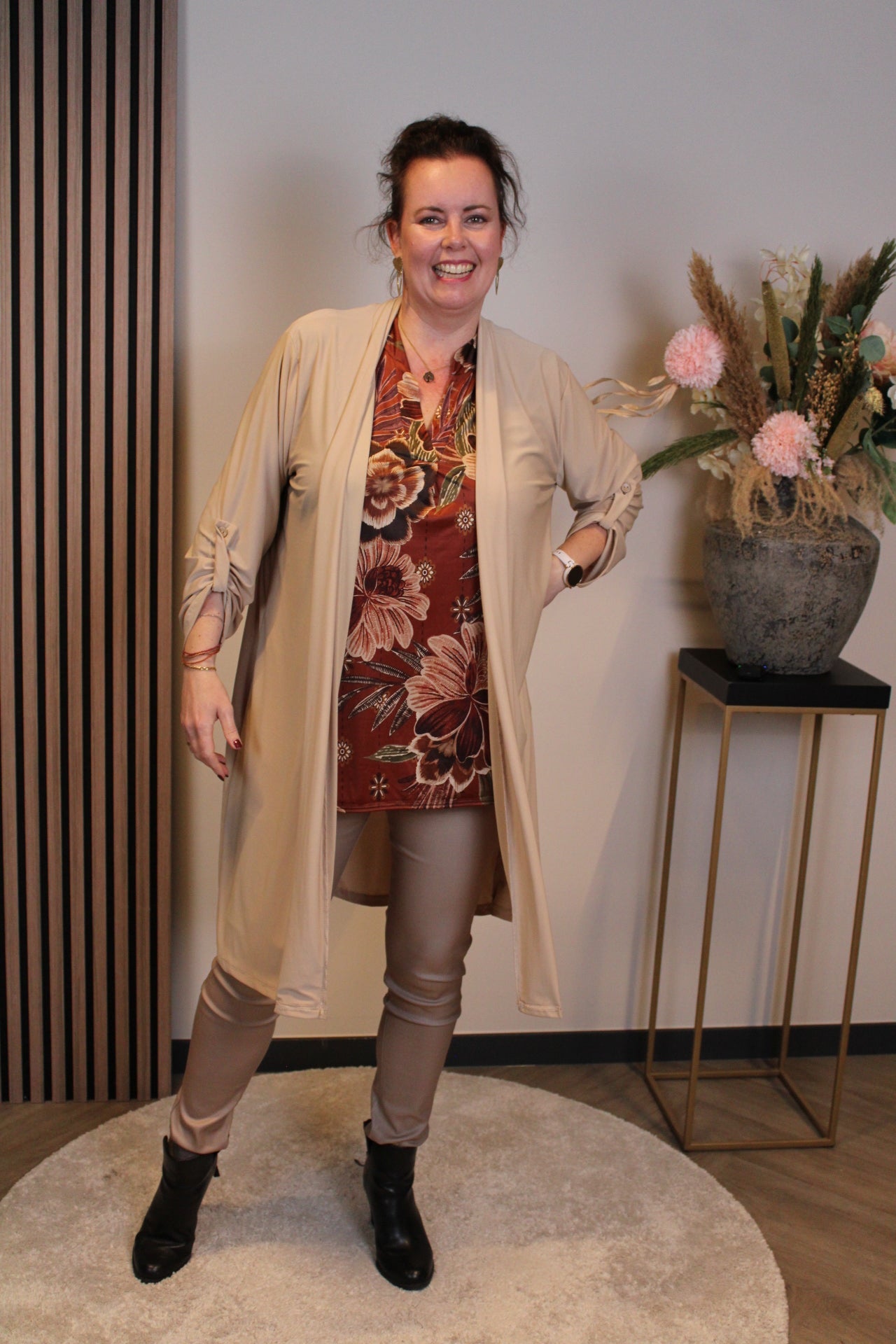 Nienke | Dun vestje kort beige 52 t/m 58