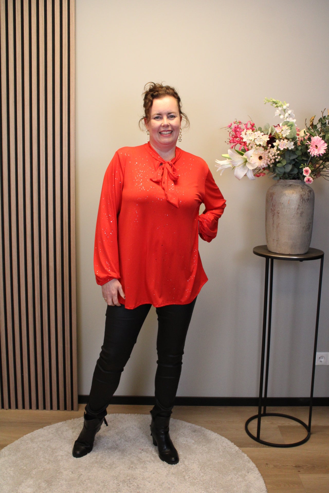 Fieke glitter | Blouse rood met strik 38 t/m 48