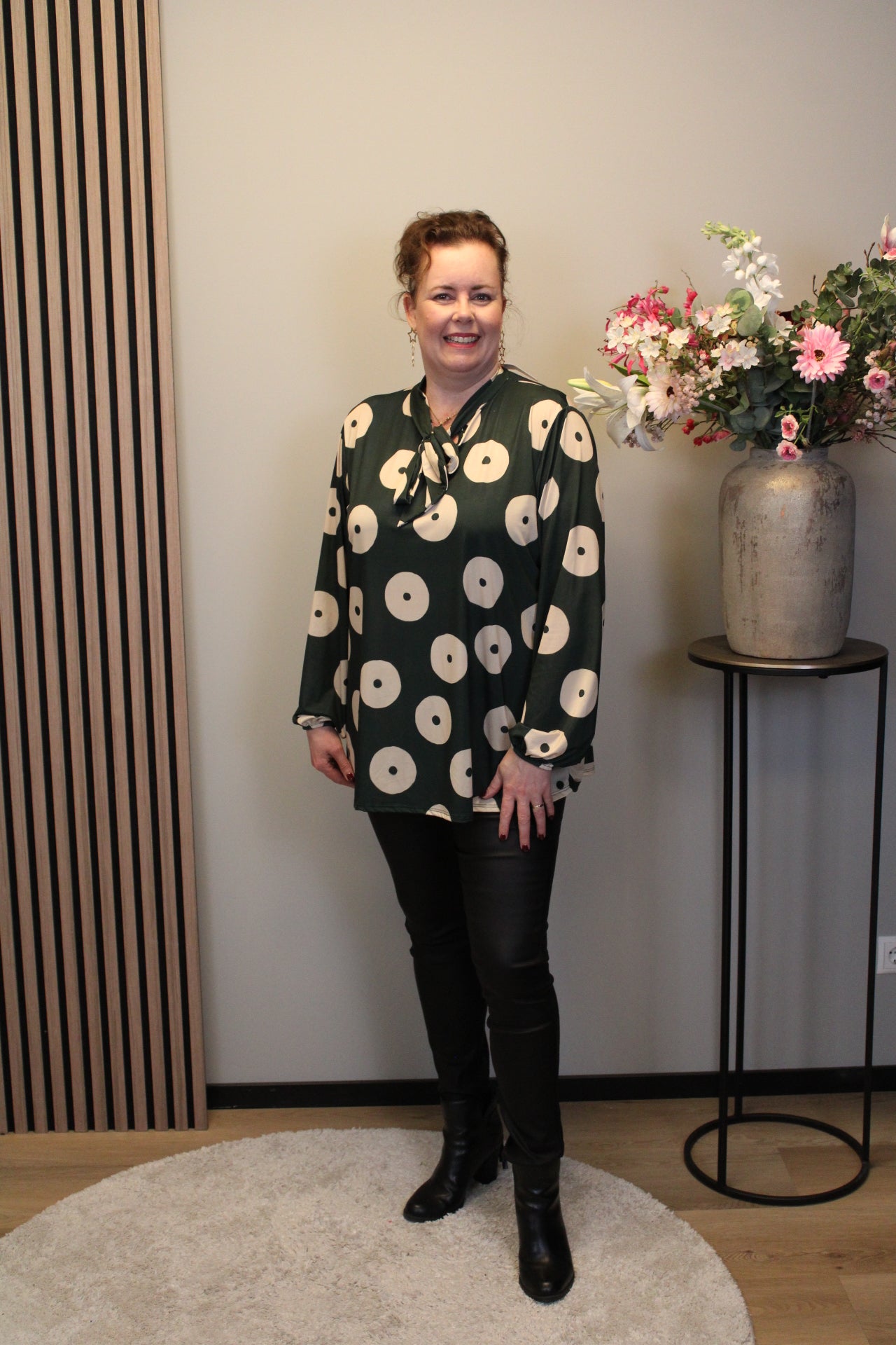 Iris| Blouse groen met strikje 48 t/m 52