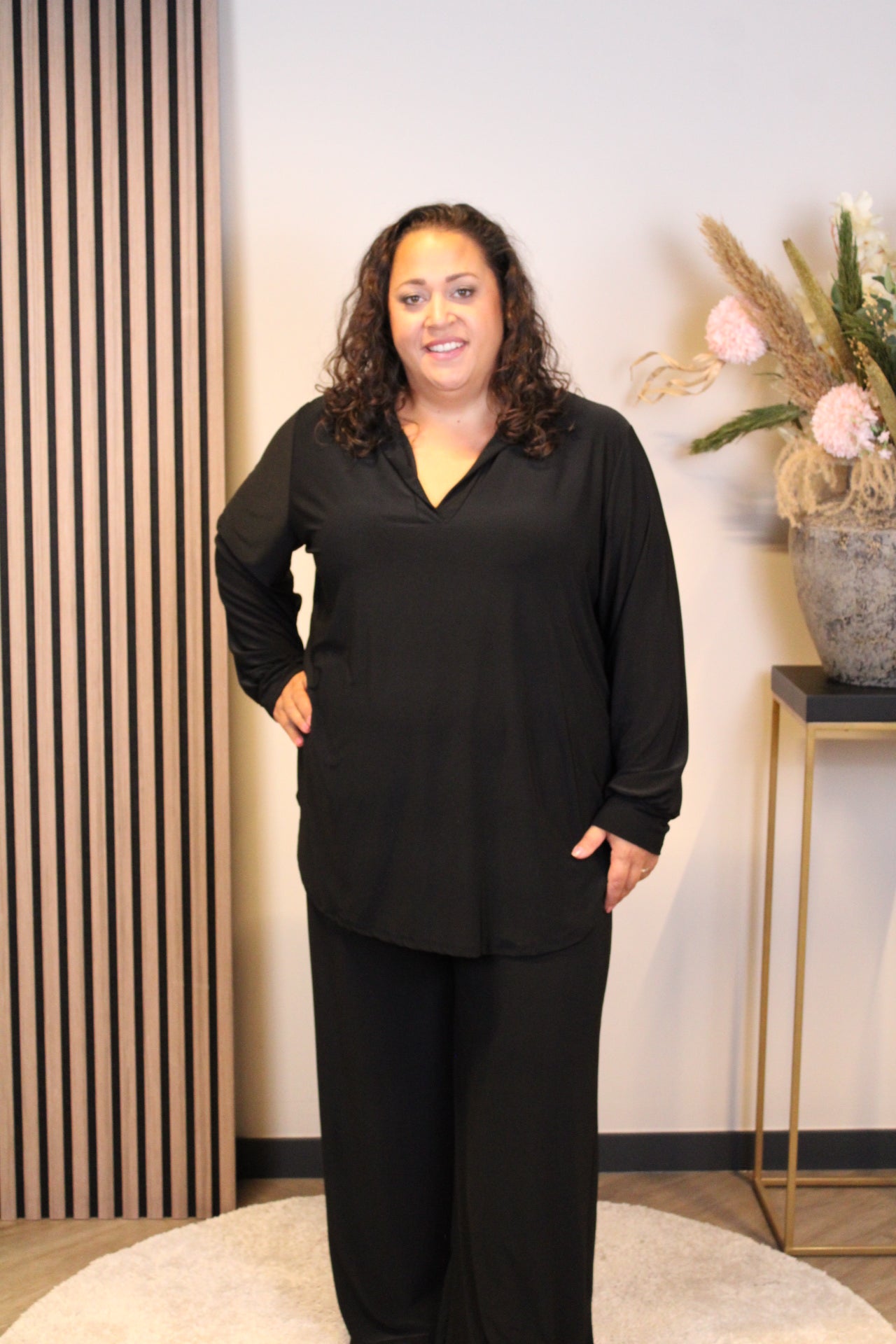 Sara | Blouse zwart met kraagje