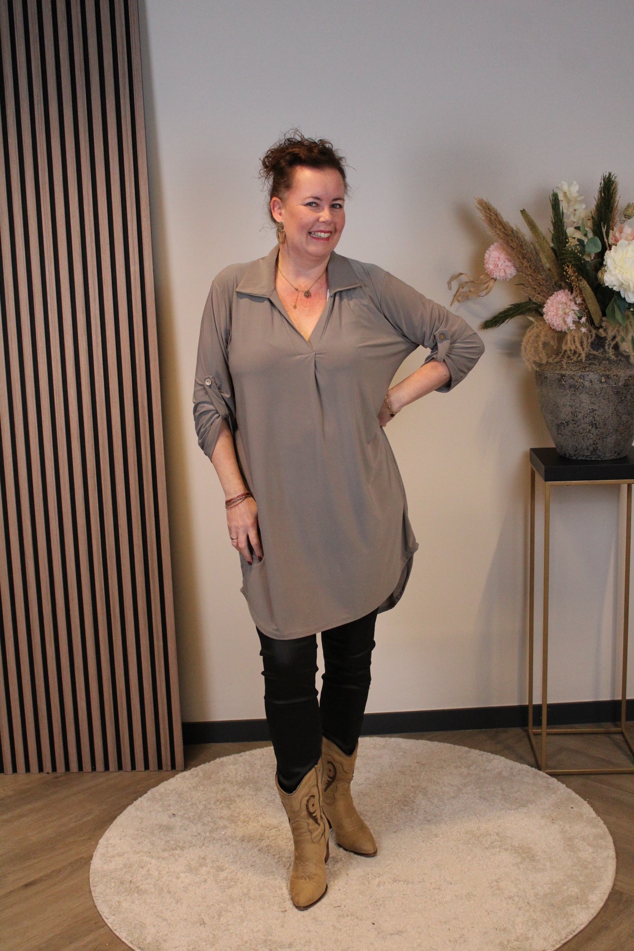 Marieke | tuniek taupe met kraagje 38 t/m 48