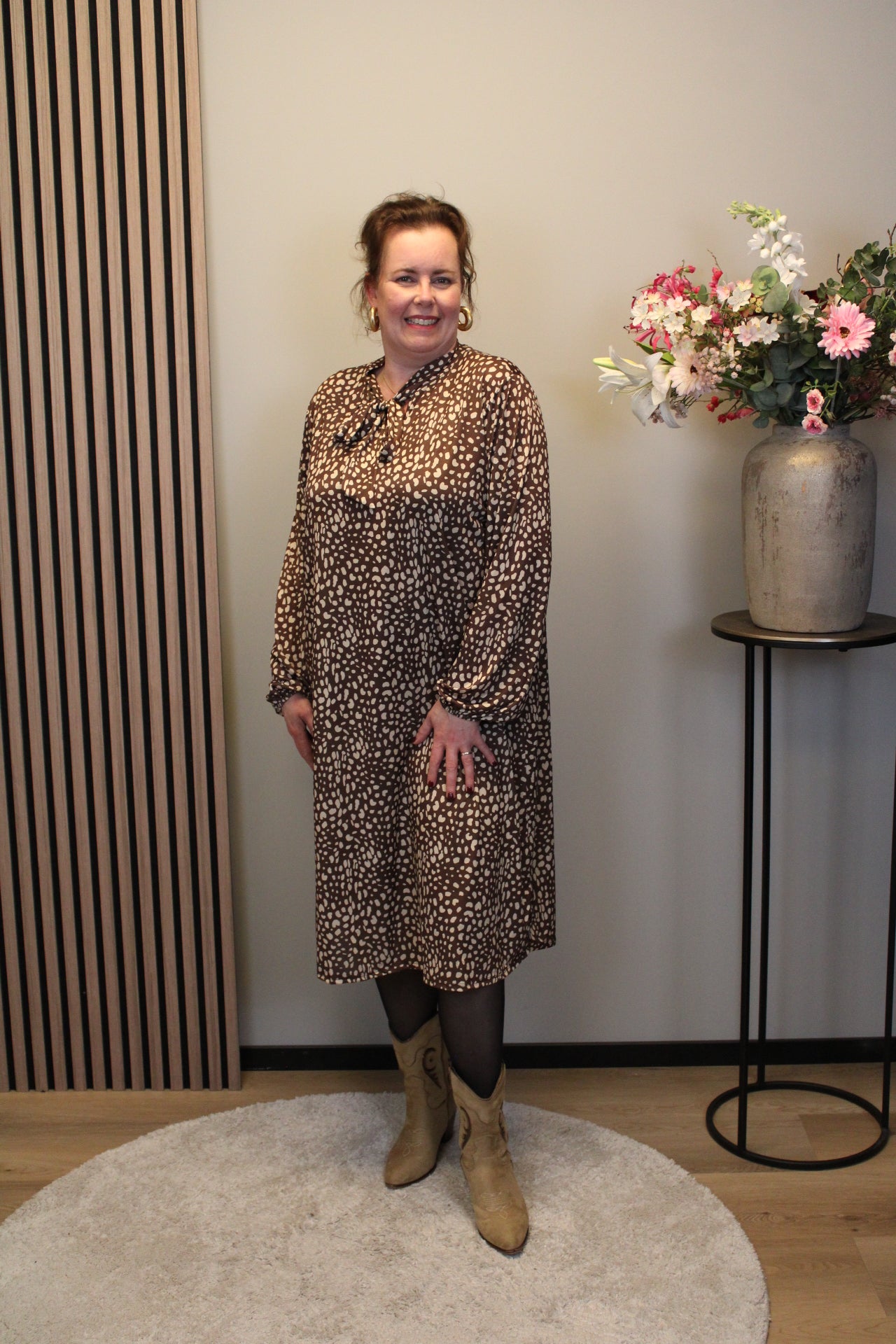 Maya | Jurk bruin met strikje 46 t/m 50