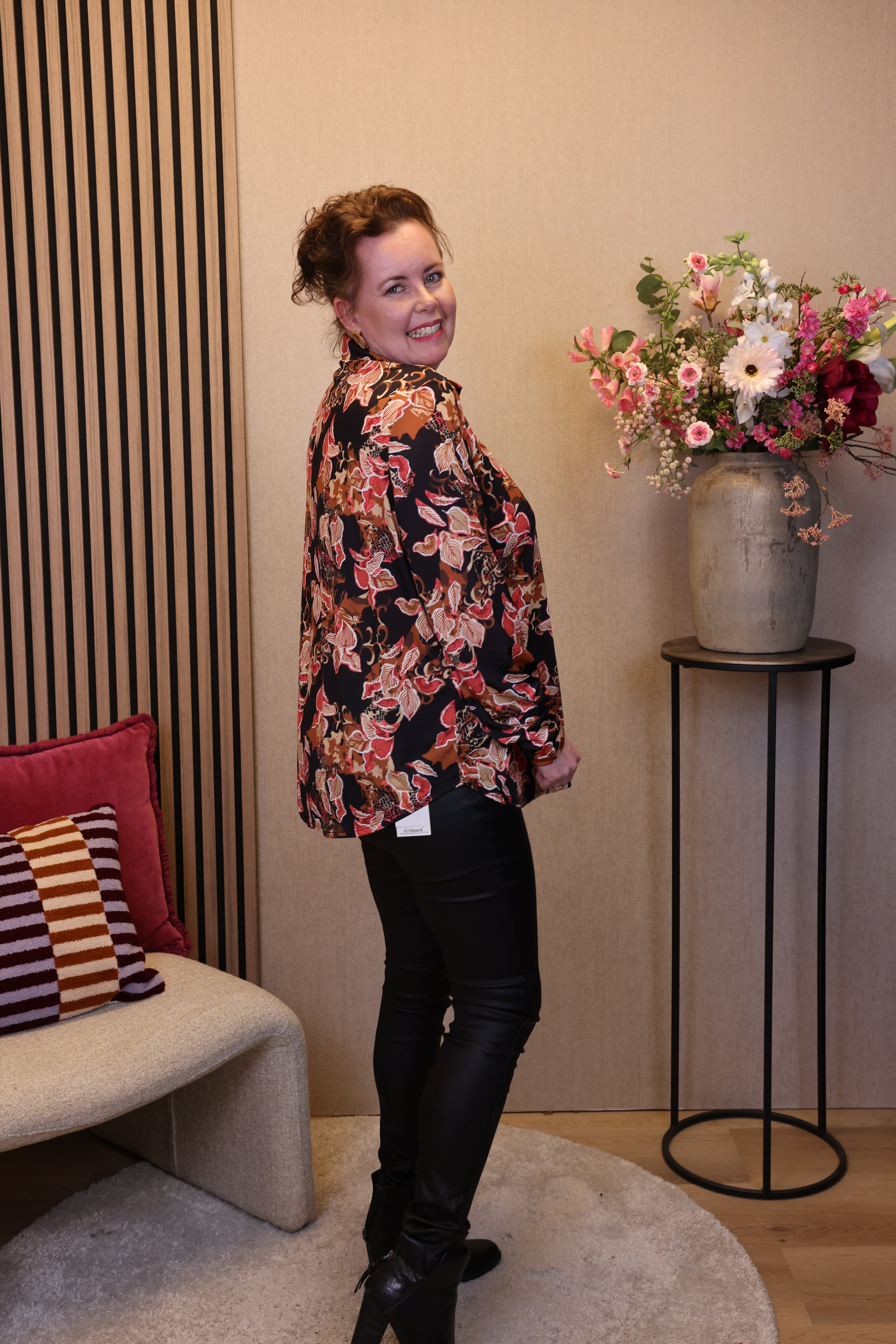 Farah | Blouse zwart met kraagje