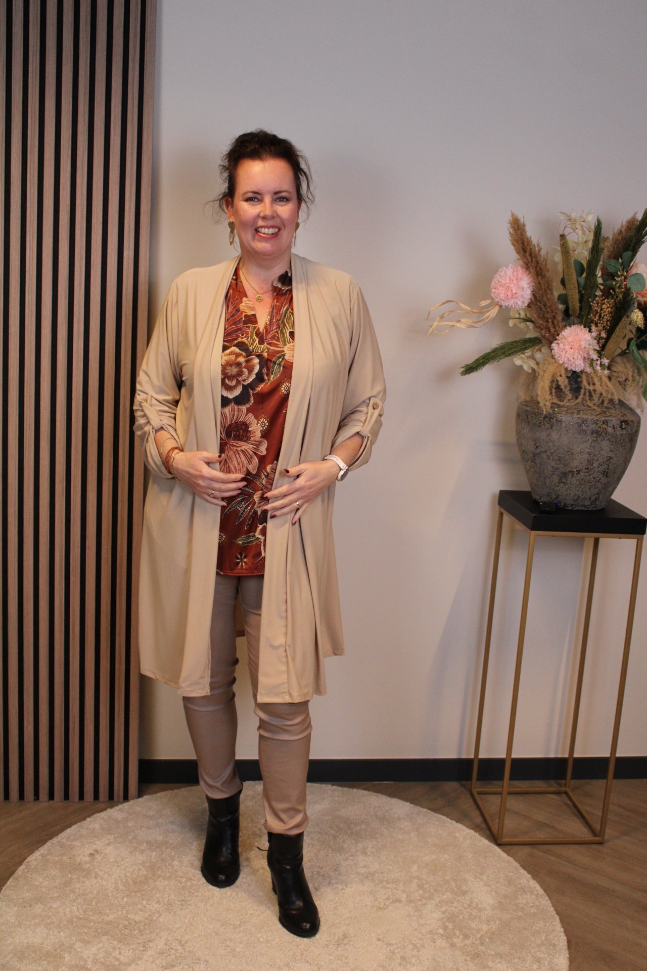 Nienke | Dun vestje kort beige 52 t/m 58