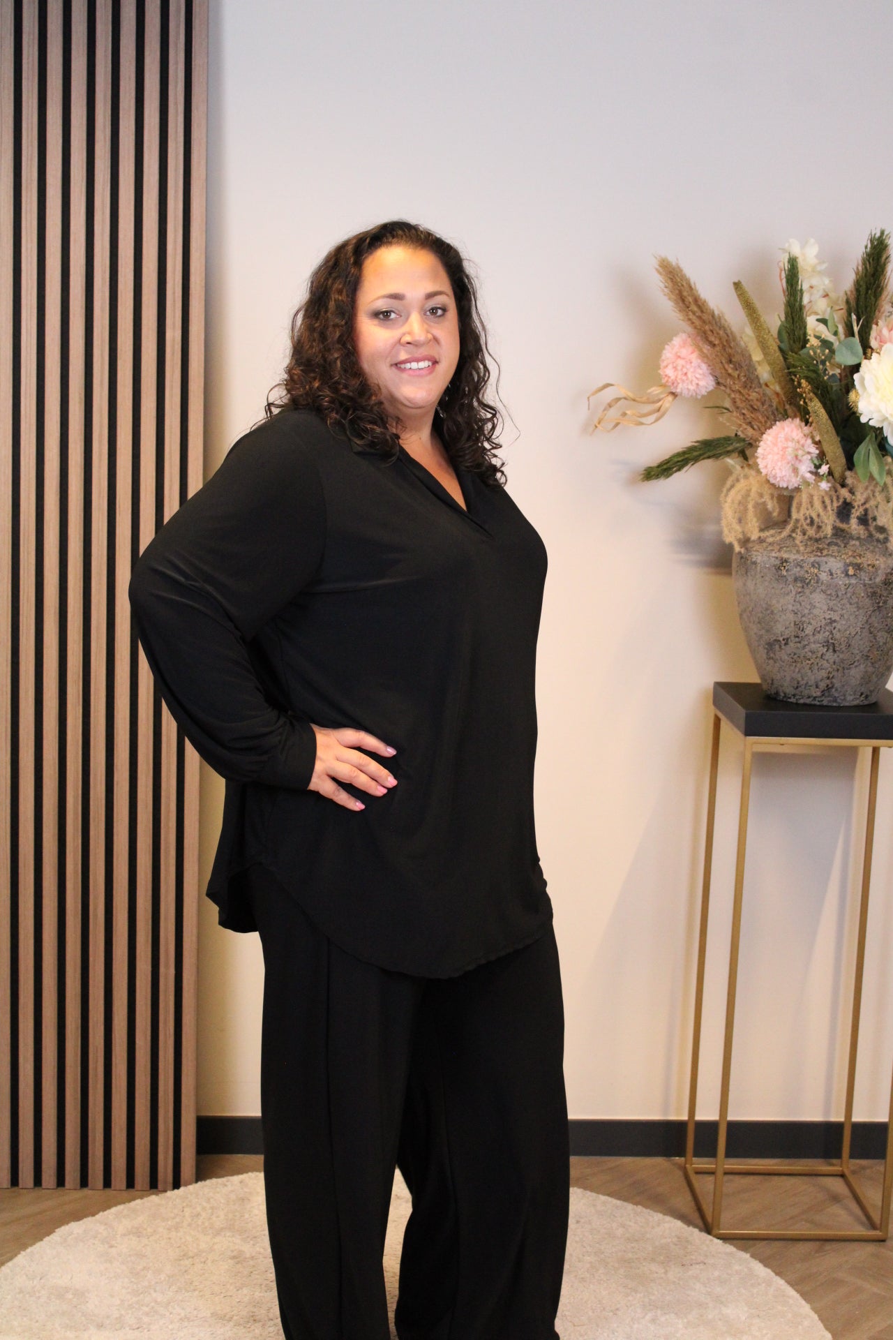 Sara | Blouse zwart met kraagje