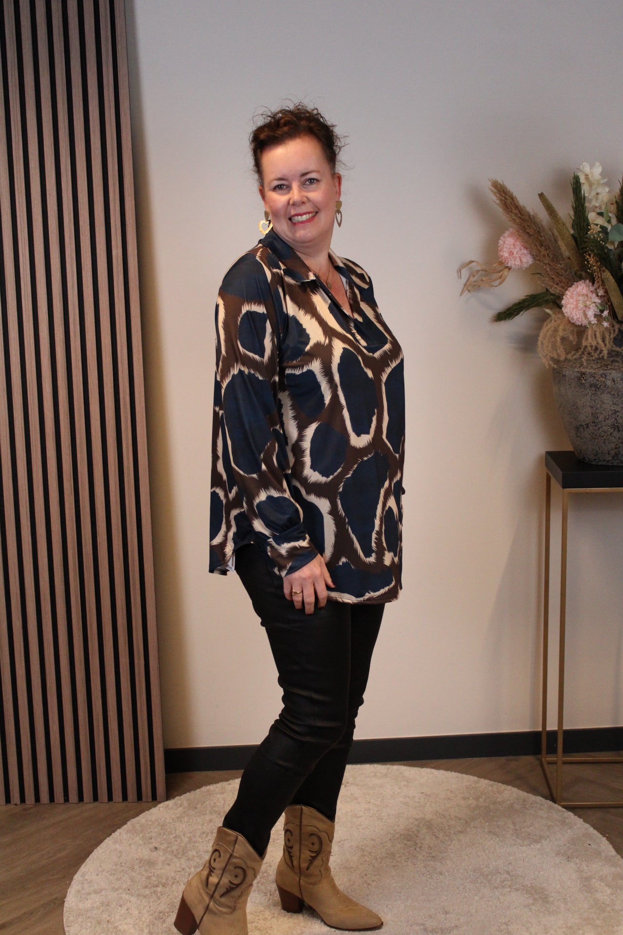 Laura | Blouse blauw met kraagje 38 t/m 48