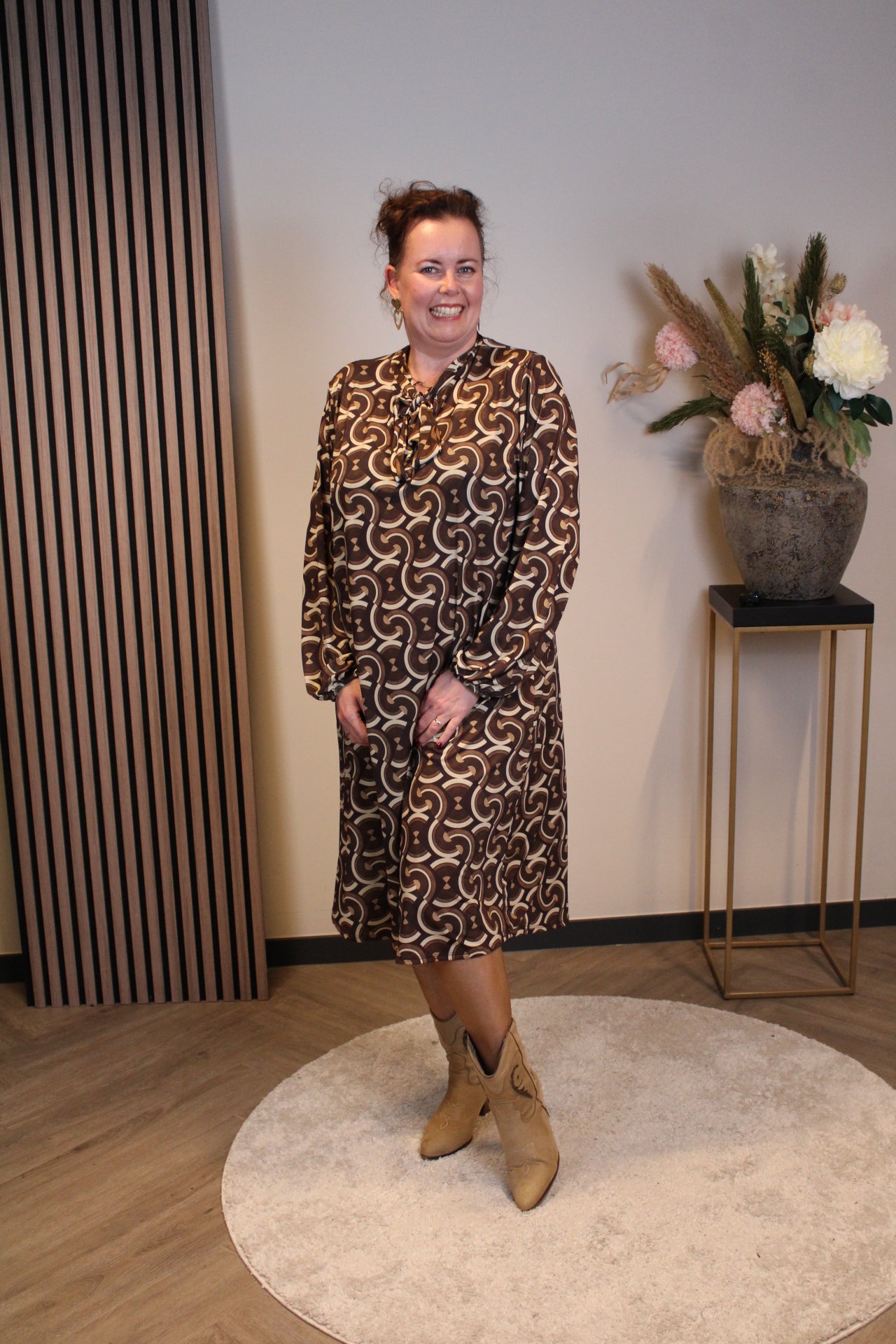 Amber | Jurk met strikje bruin lange mouw 50 t/m 54