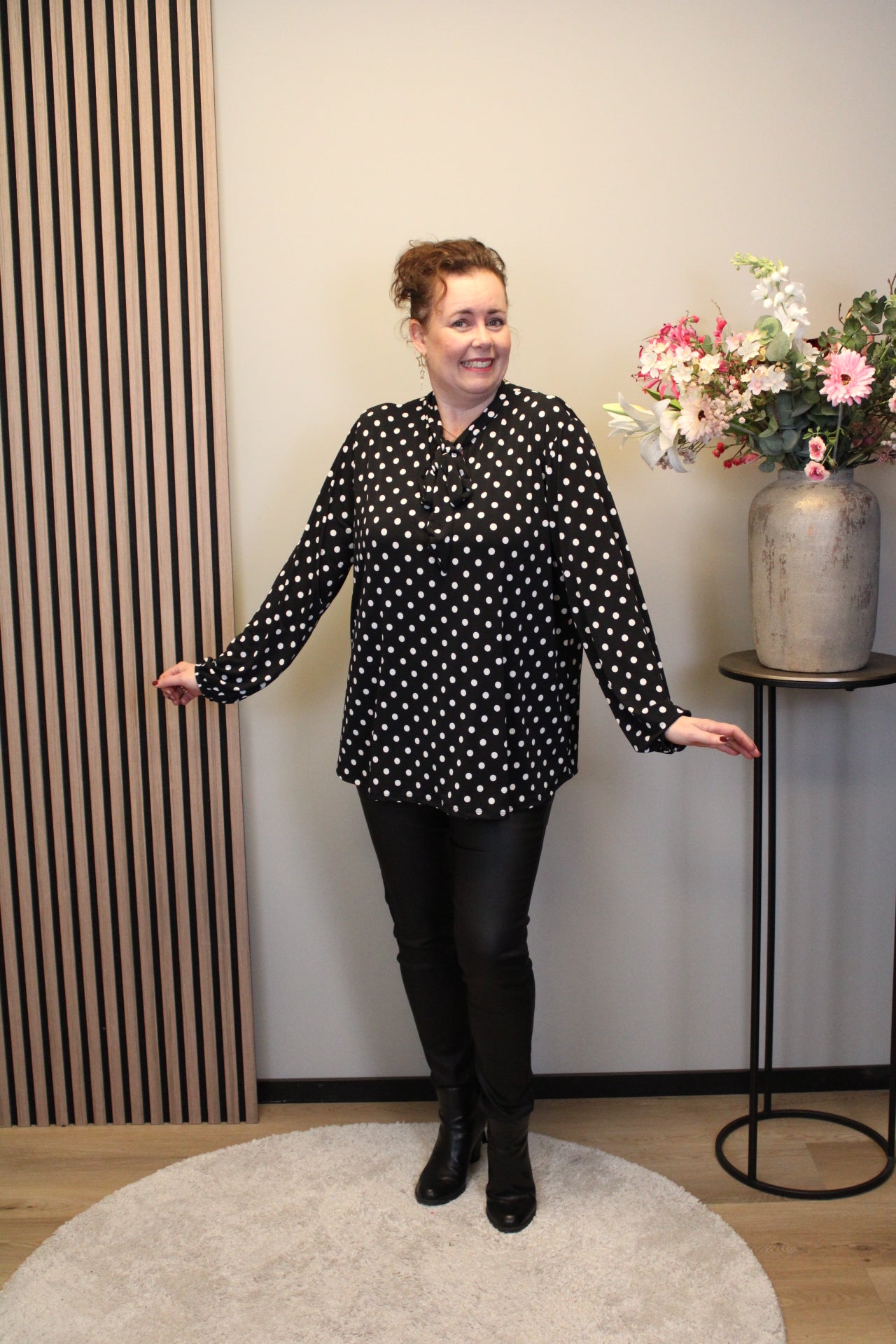 Sina | Blouse stippen met strik 48 t/m 52