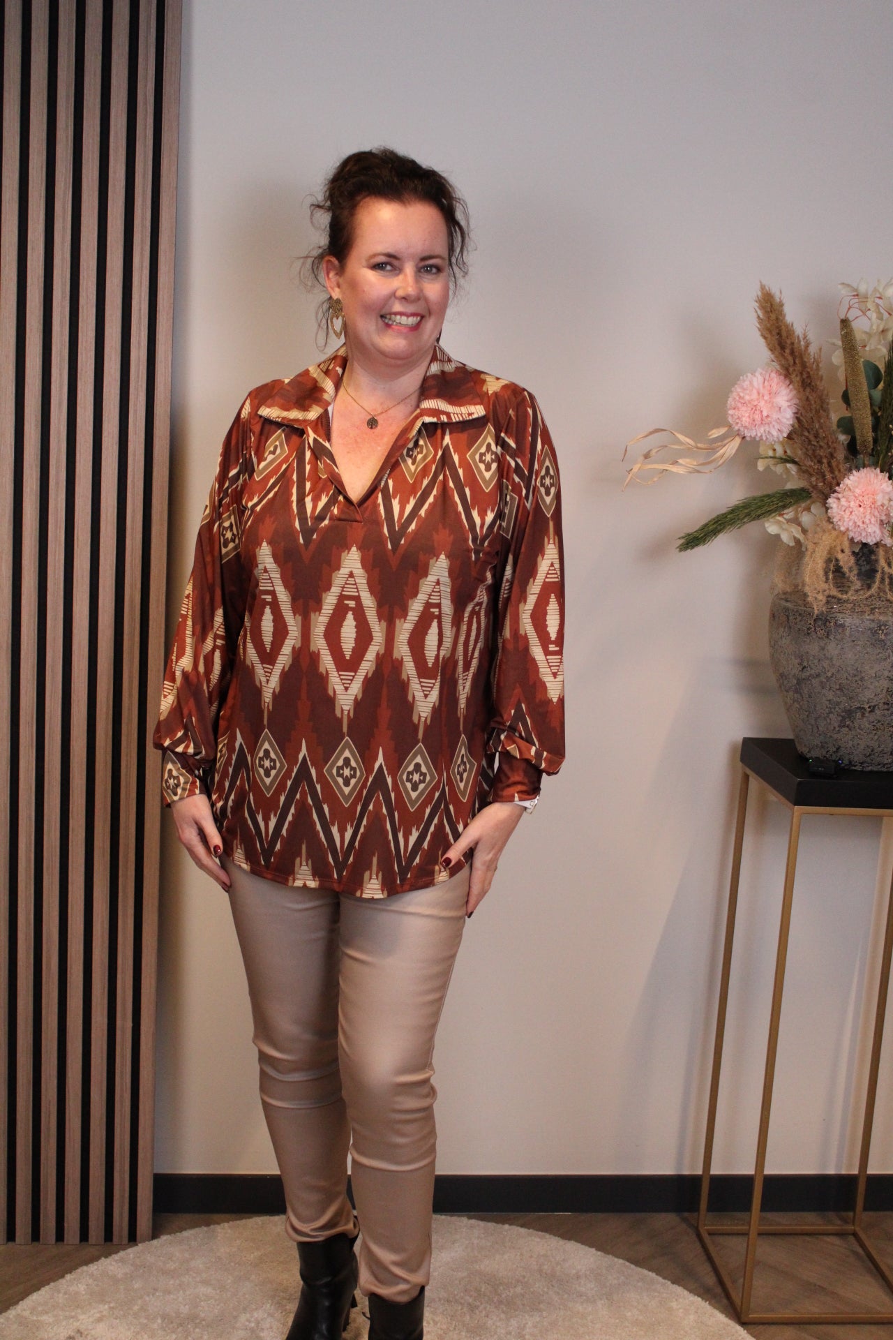 Romina | Blouse roest bruin met kraagje