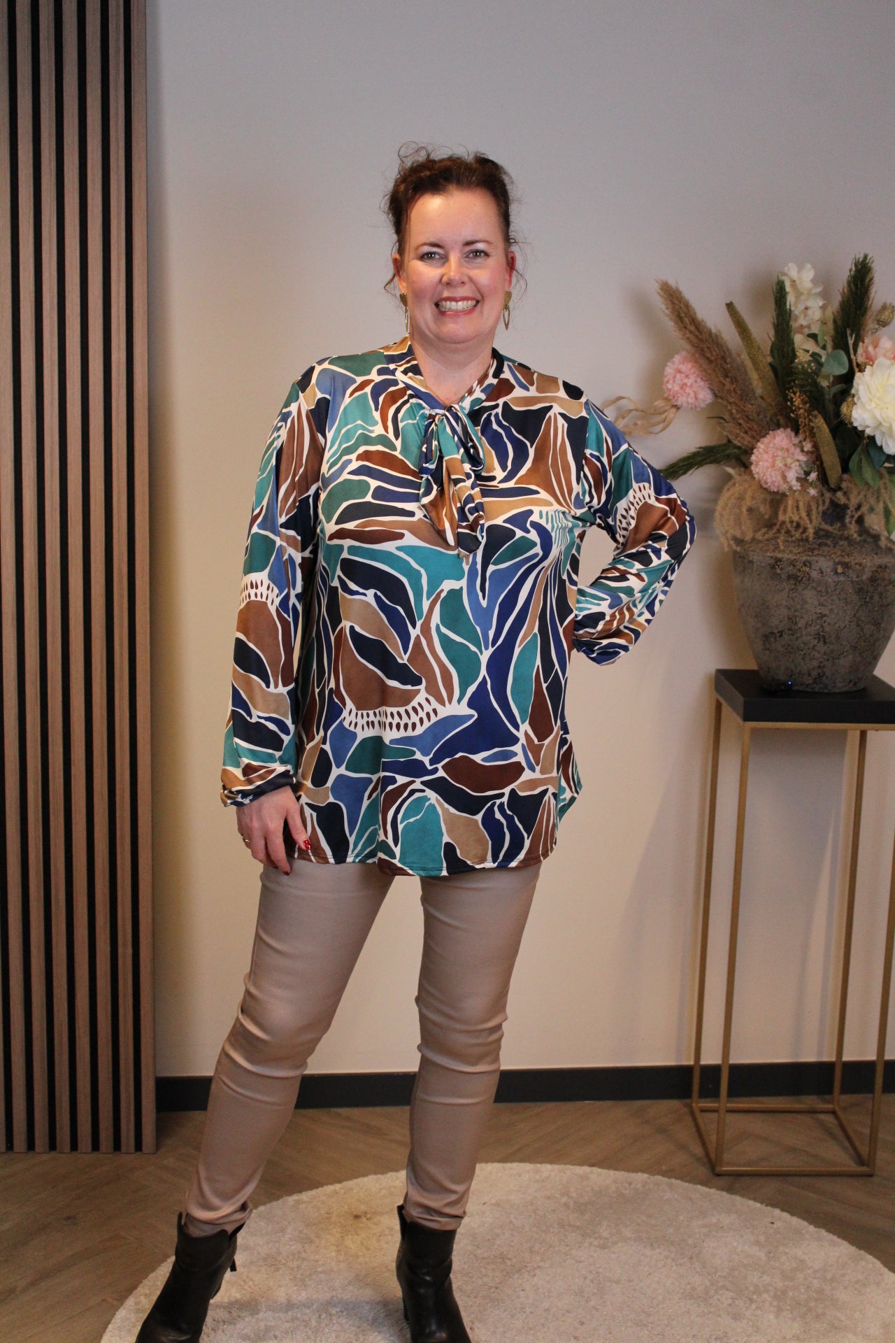 Nikki | Blouse met strik blauw lange mouw 38 t/m 48