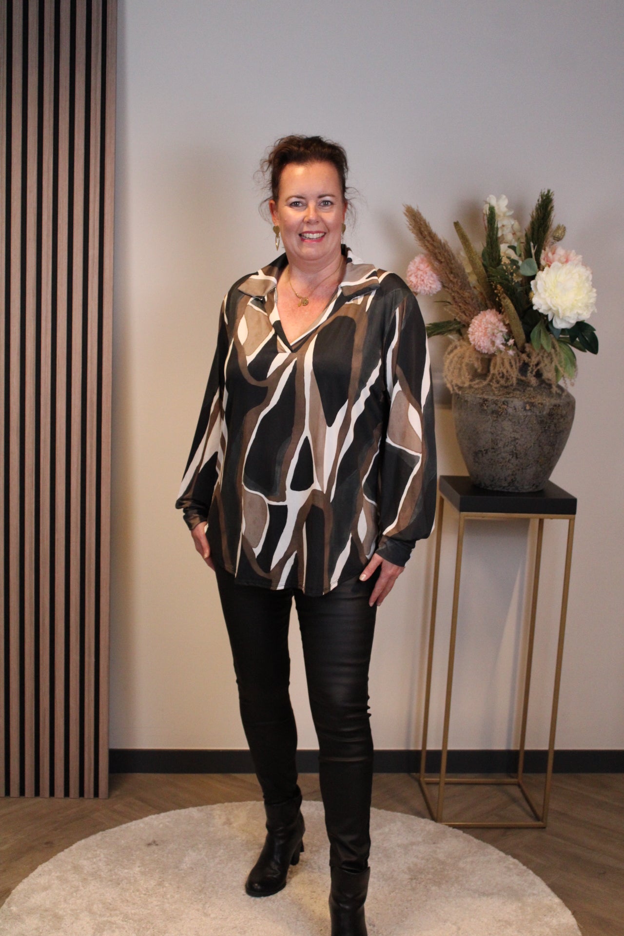 Florien | Blouse zwart met kraagje 48 t/m 52