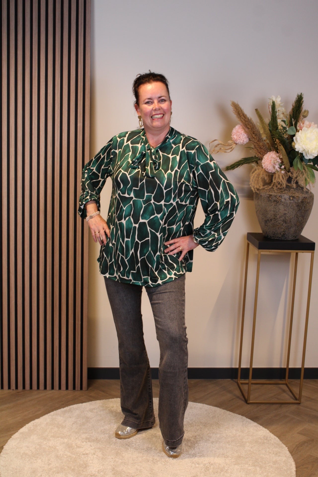 Hilda | Blouse groen met strik 52 t/m 58