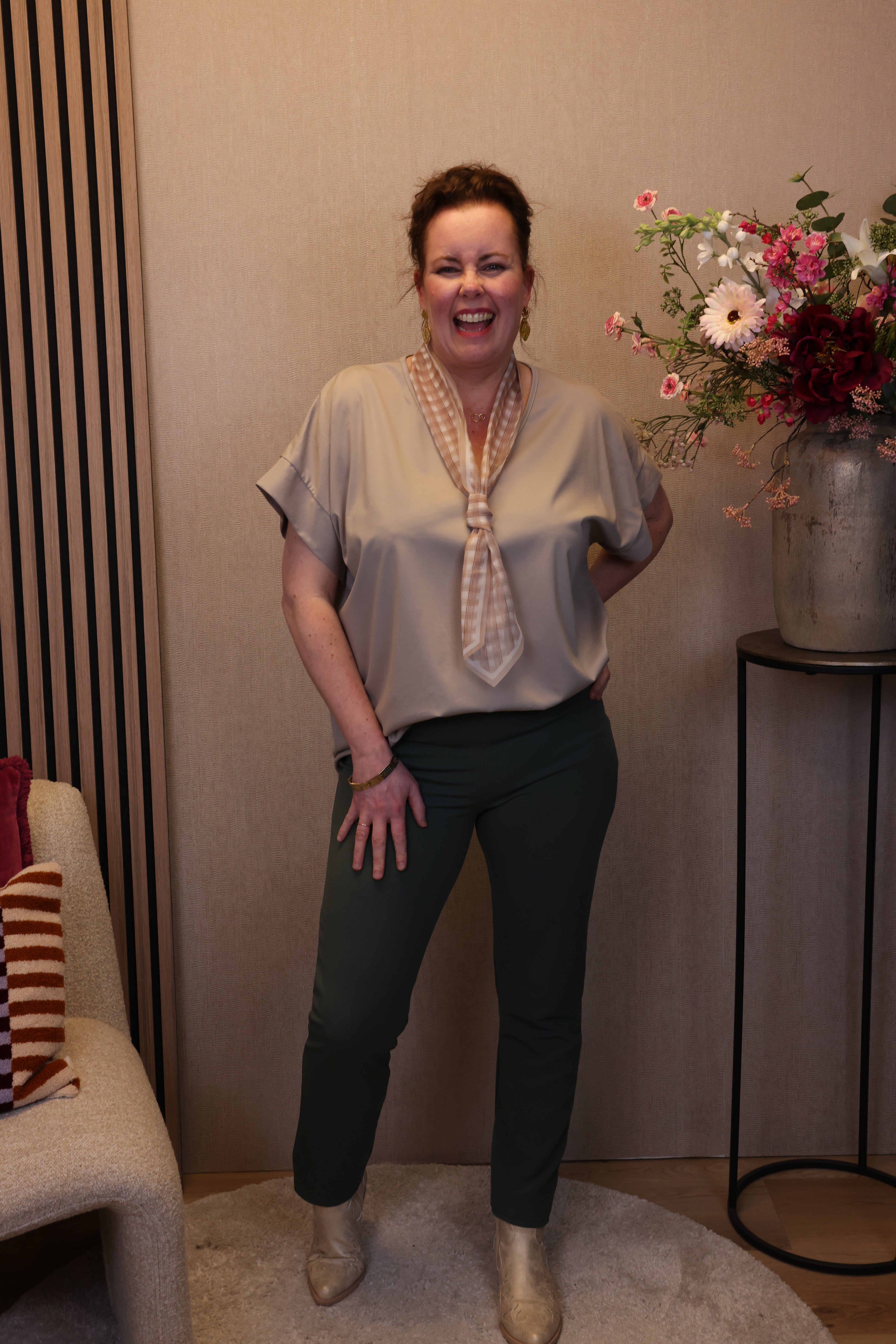 Ina | Top taupe + gratis sjaal