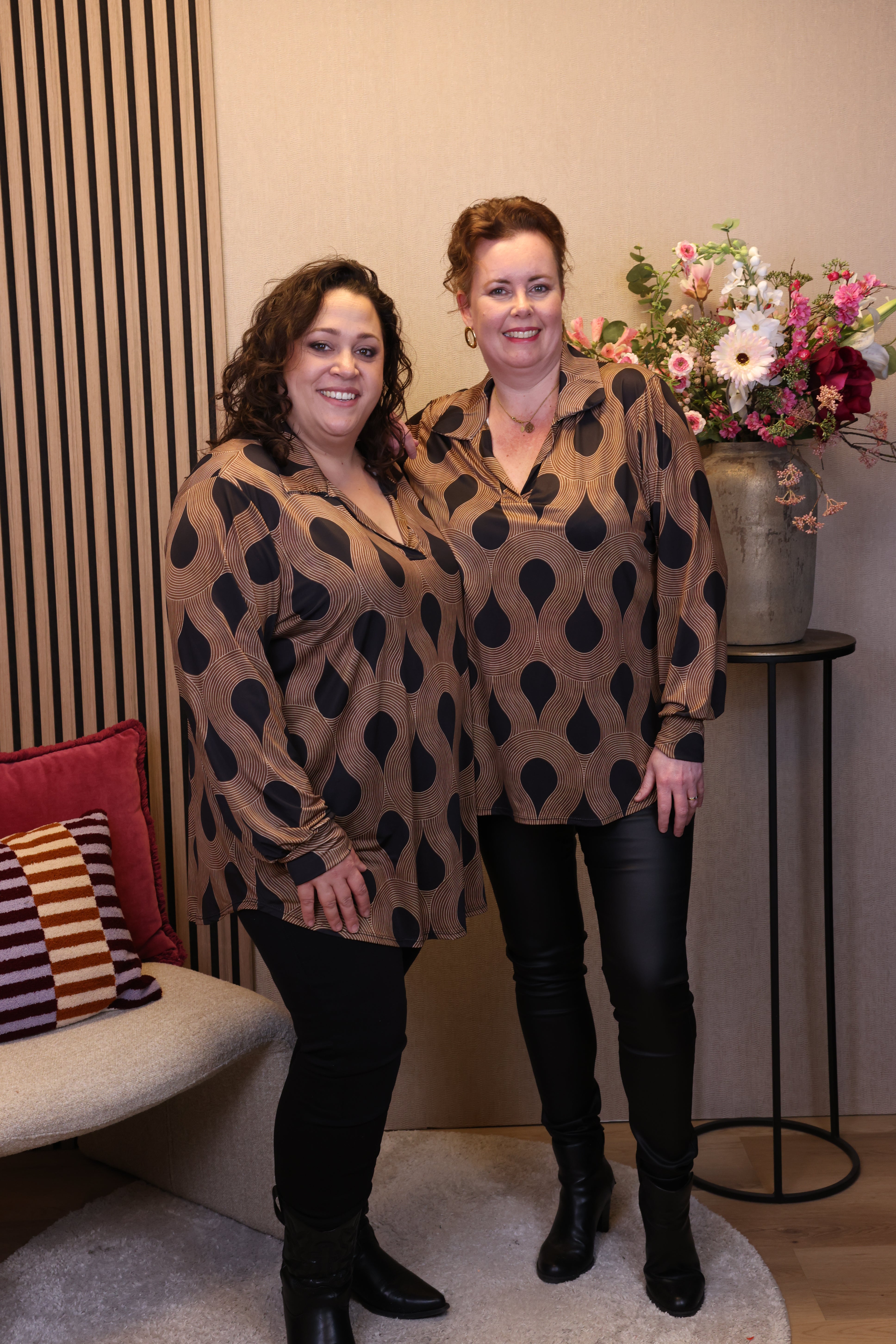 Anika | Blouse zwart met kraagje