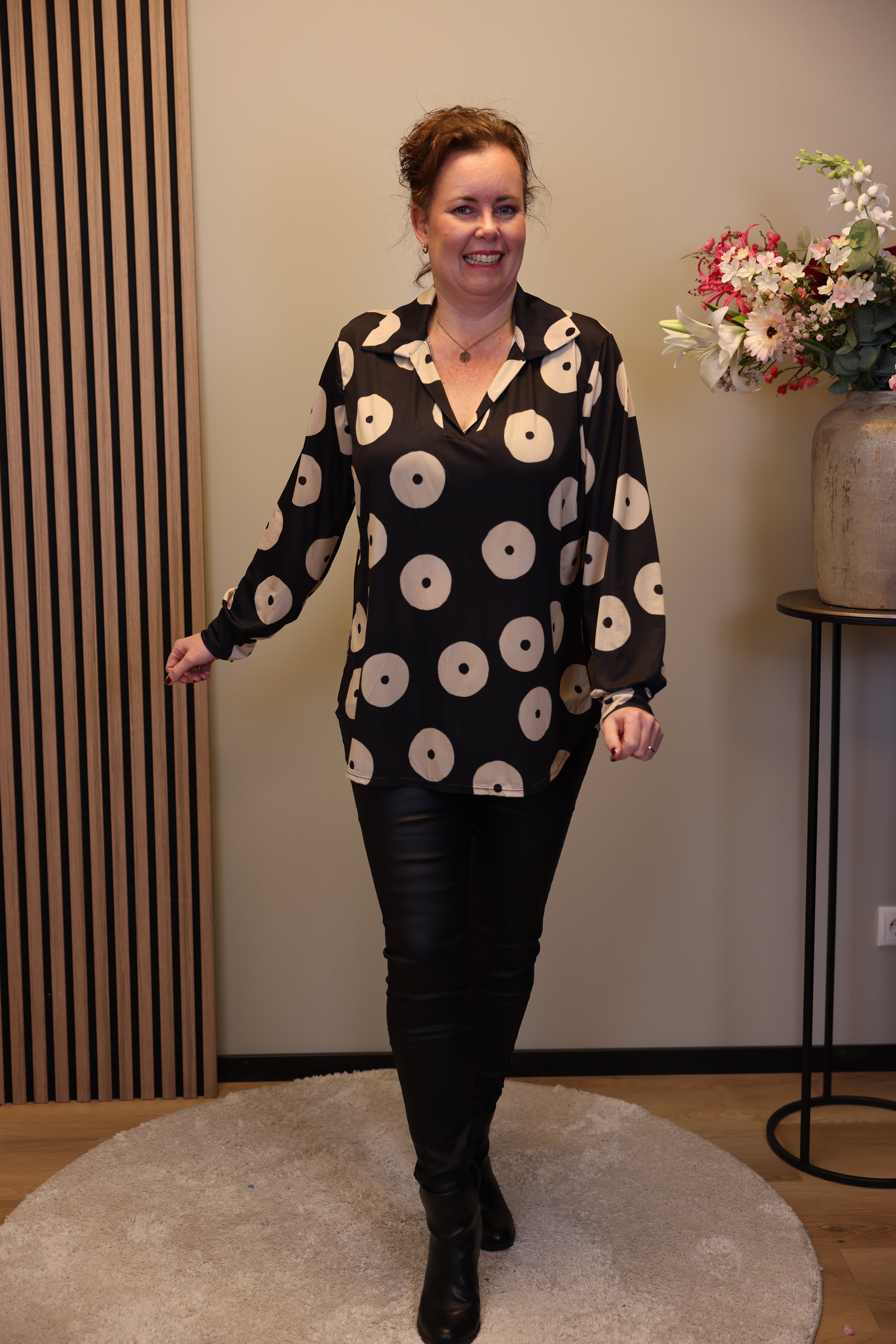 Mira | Blouse zwart met kraagje 38 t/m 48