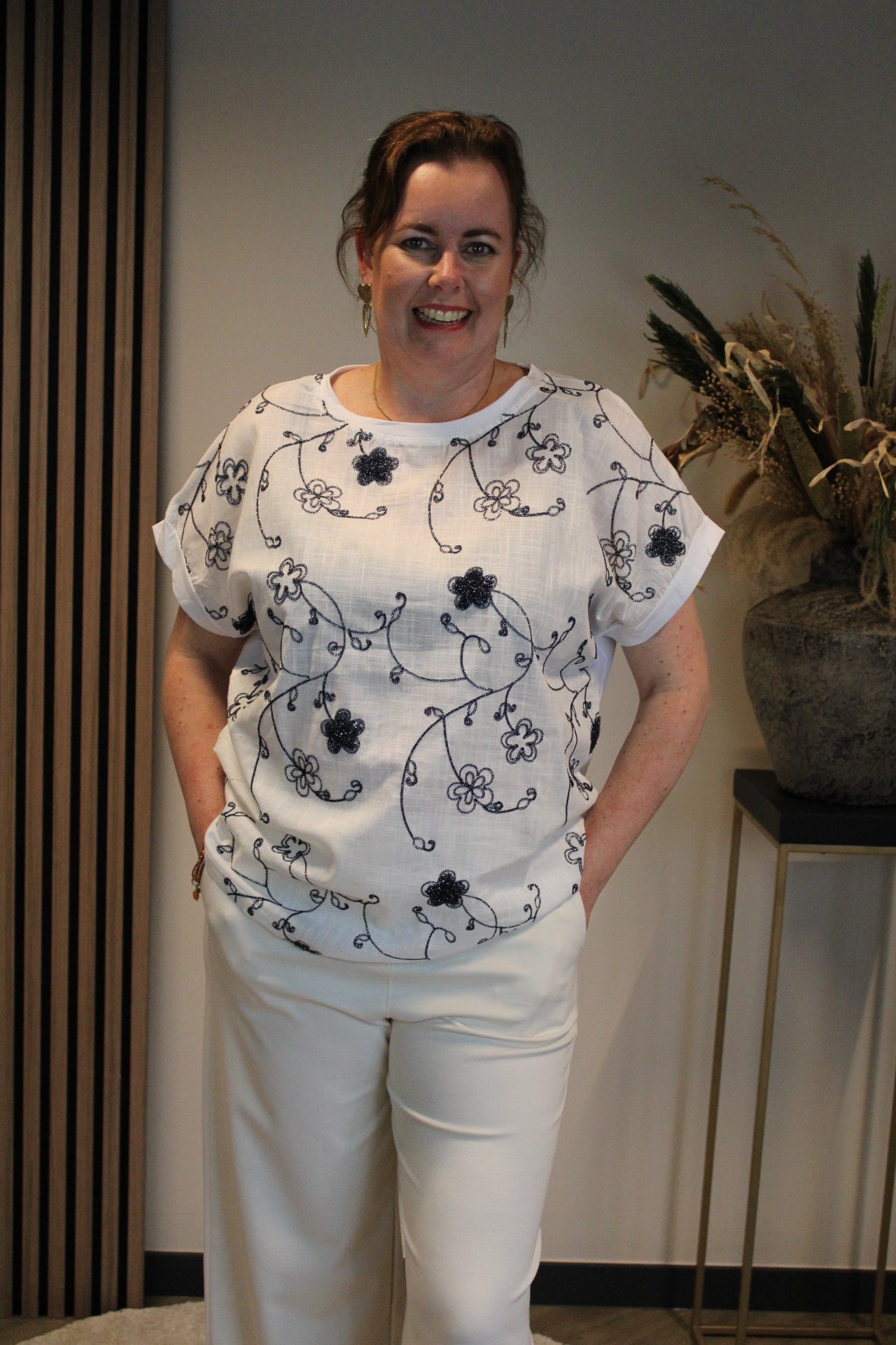 Emma | geborduurd T-shirt wit-blauw 40 t/m 48