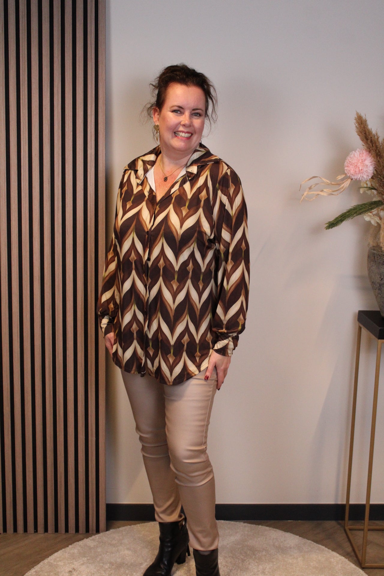 Nicolien | Blouse bruin met knoopjes