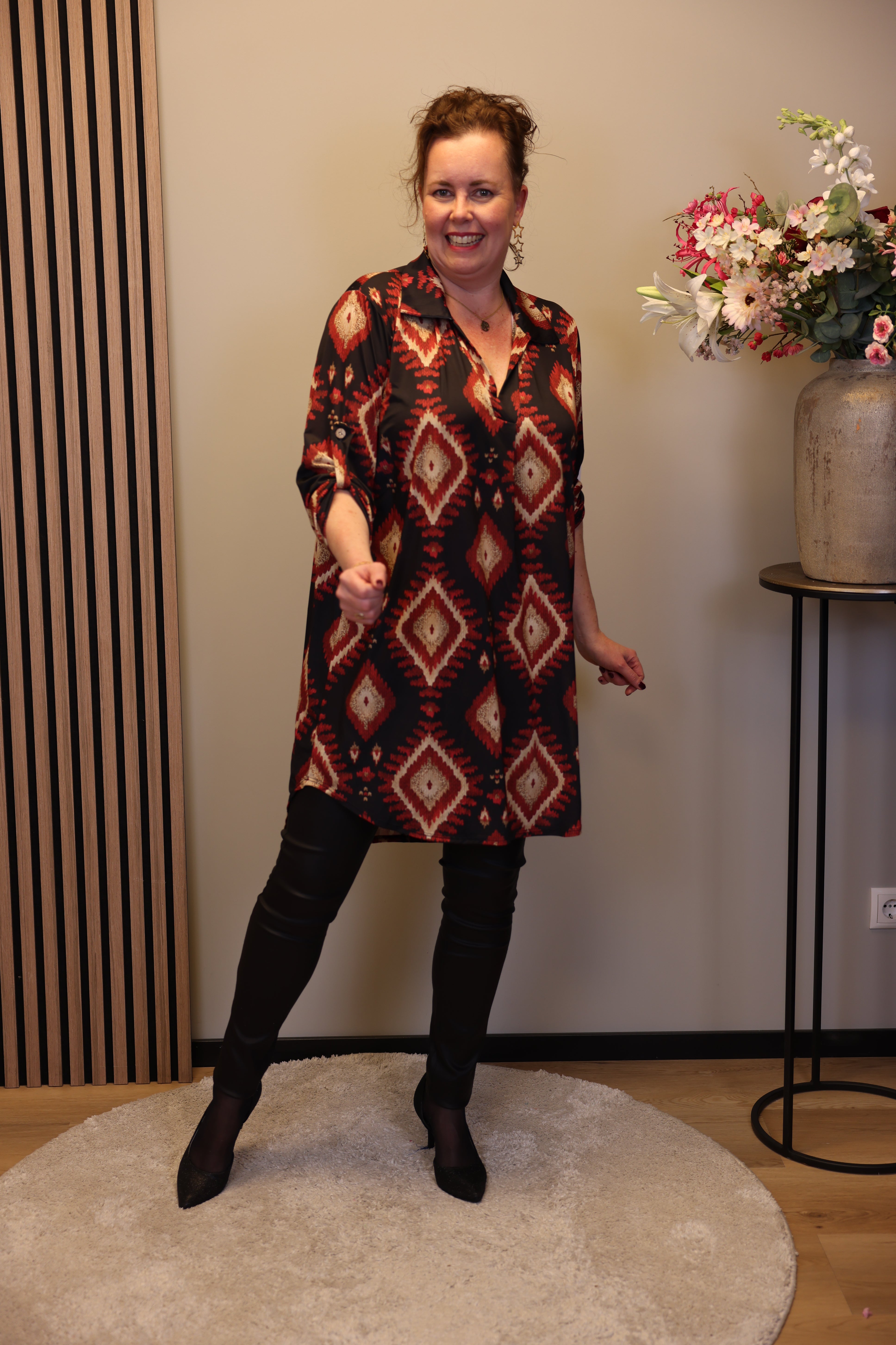 Kyra | tuniek zwart/rood met kraagje 38 t/m 48