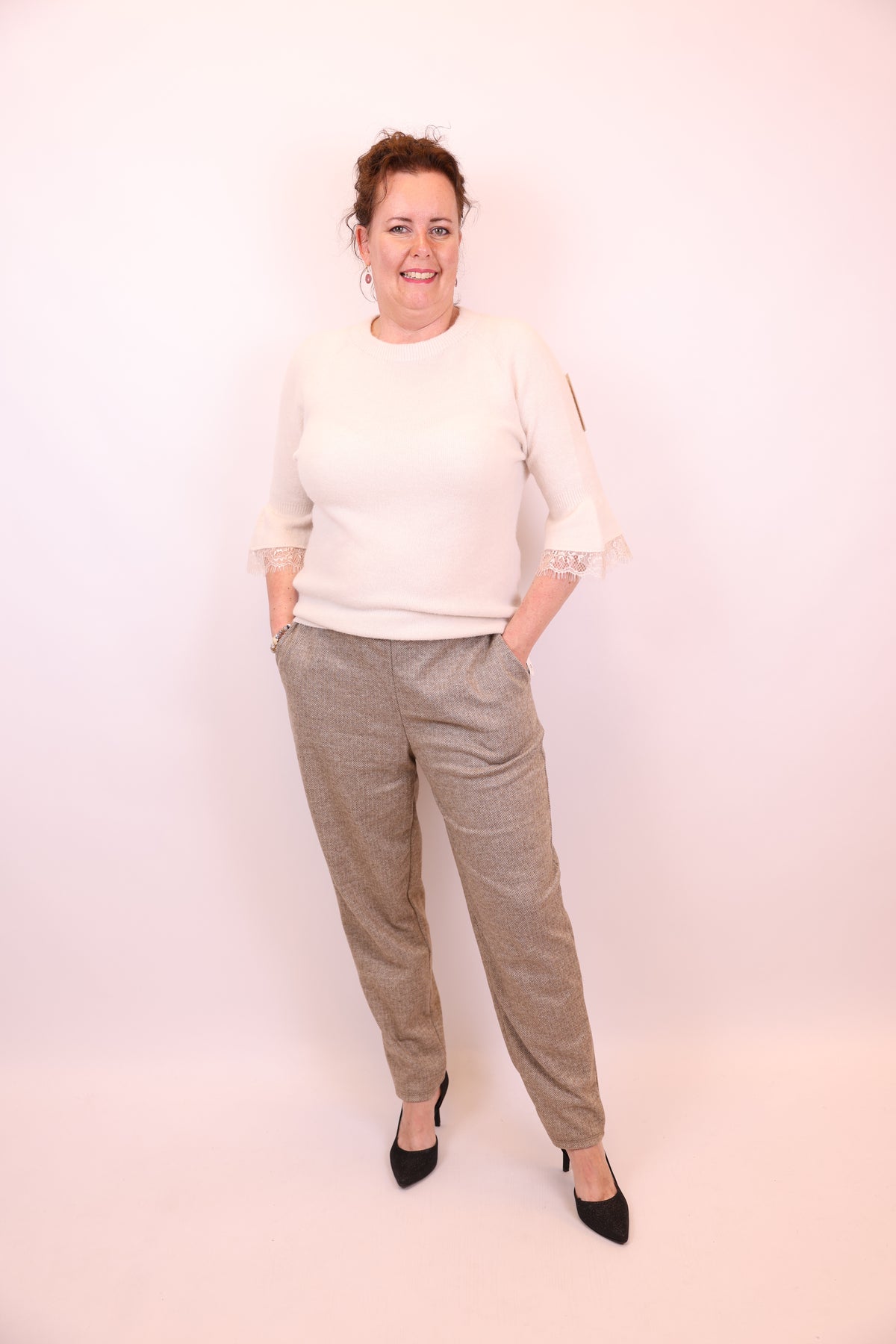 Mira | Trui beige met kant