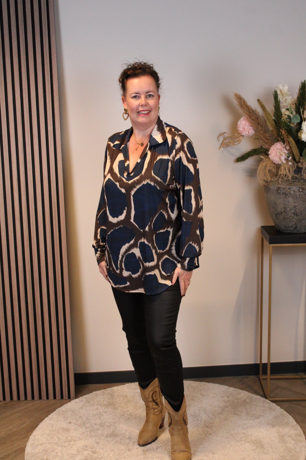 Laura | Blouse blauw met kraagje 38 t/m 48