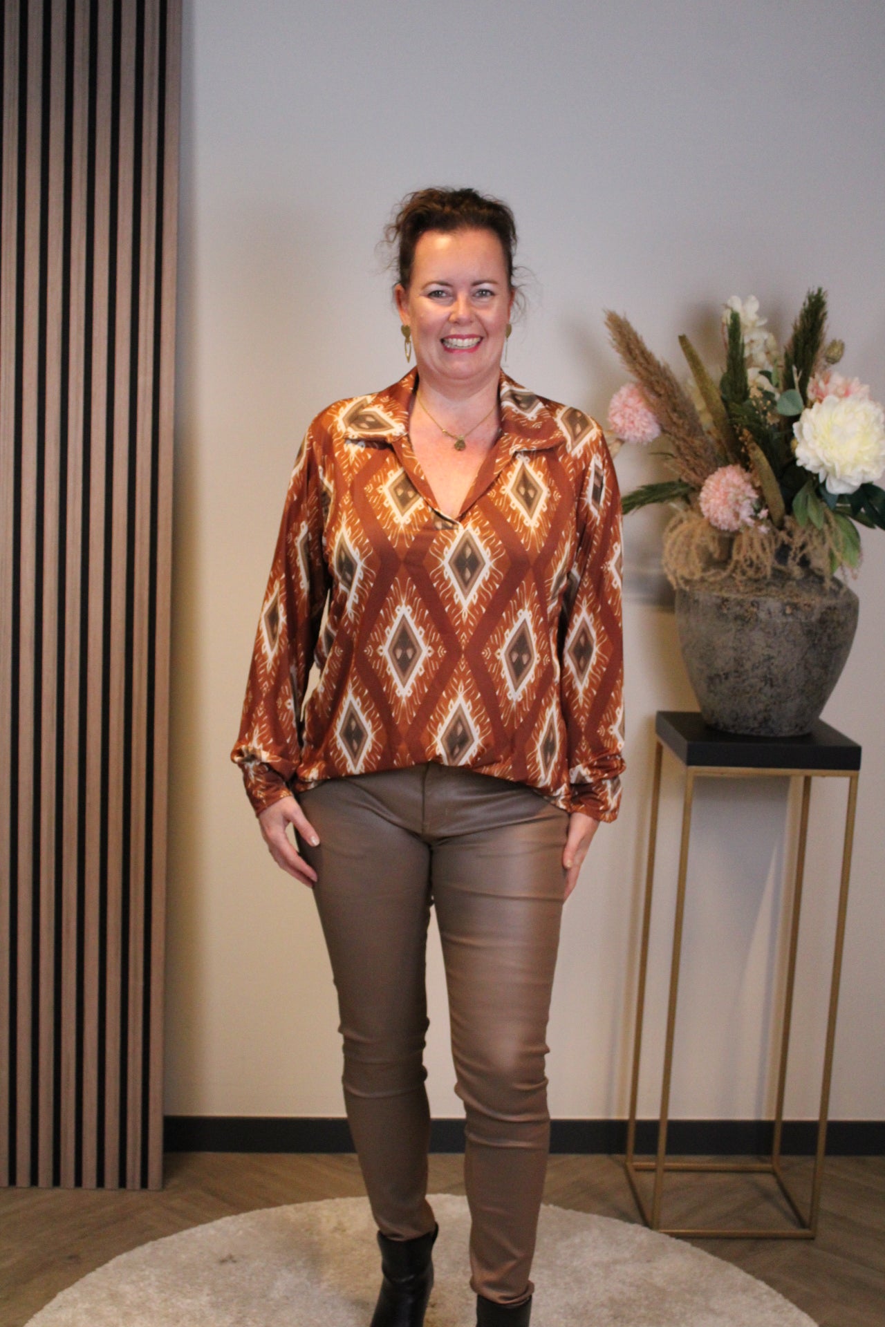 Jill | Blouse roest bruin met kraagje
