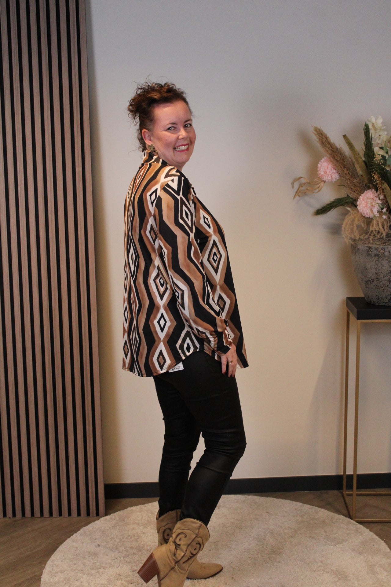 Renate | Blouse zwart met kraagje 38 t/m 48