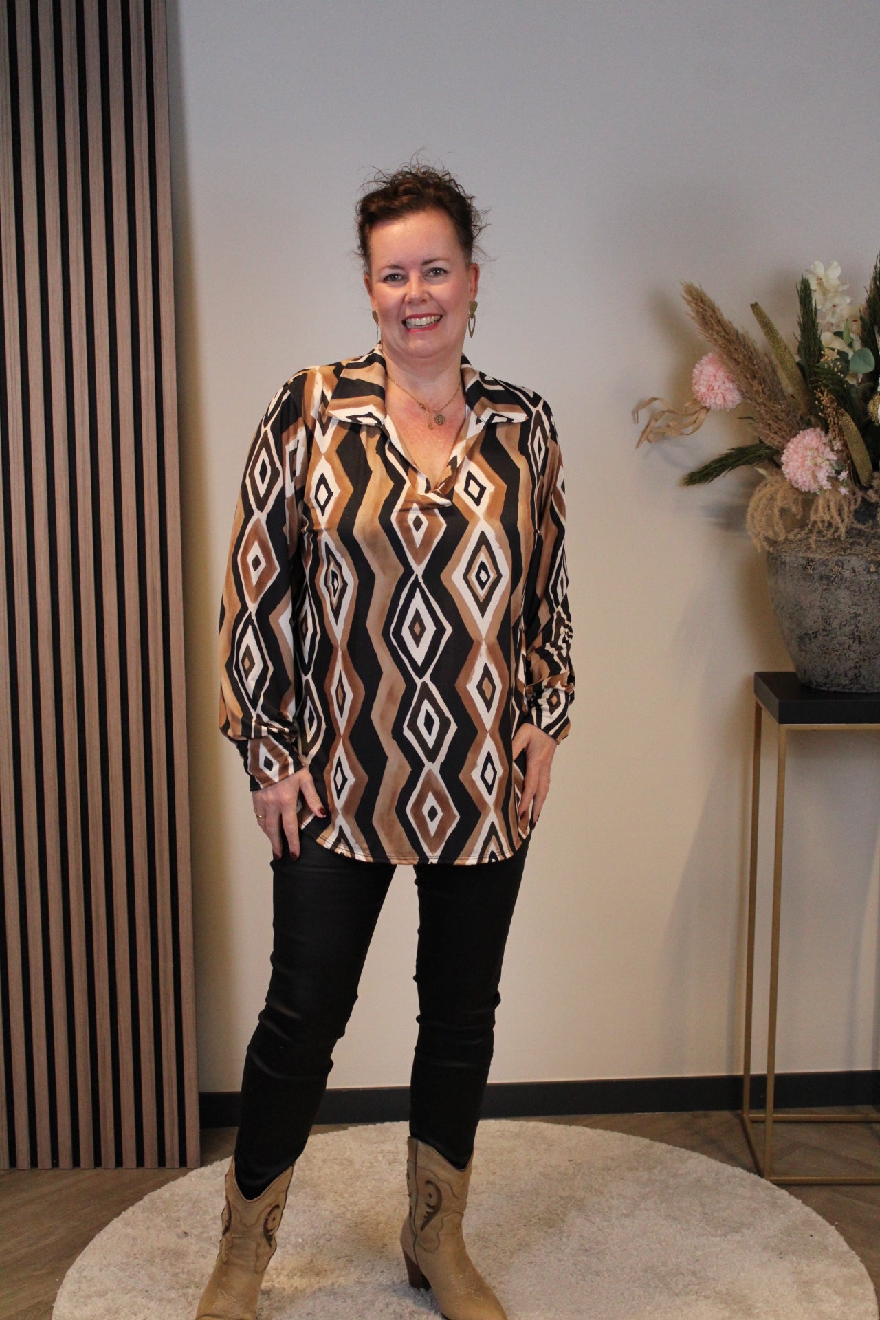Renate | Blouse zwart met kraagje 38 t/m 48