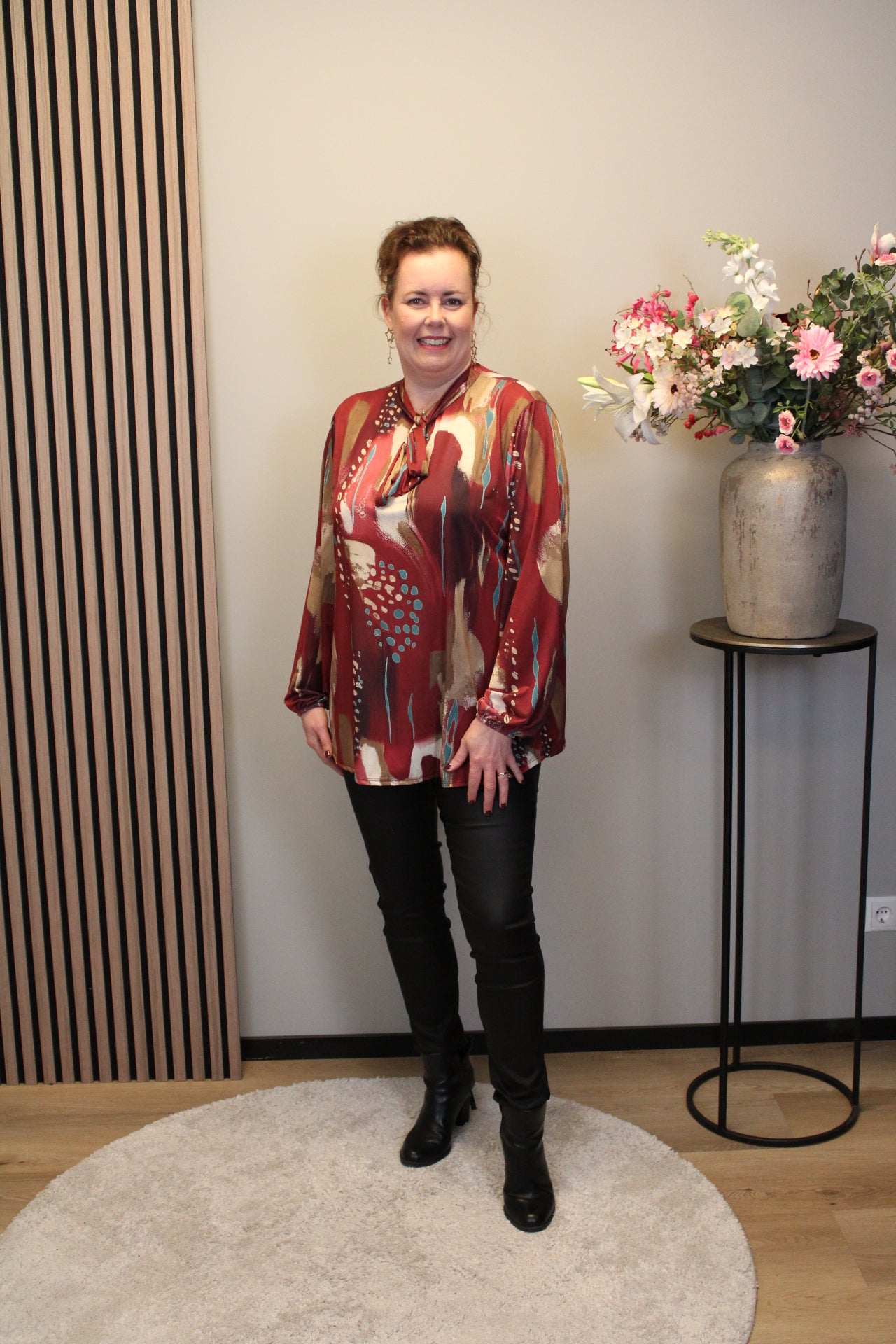 Vela | Blouse rood met strik 52 t/m 58