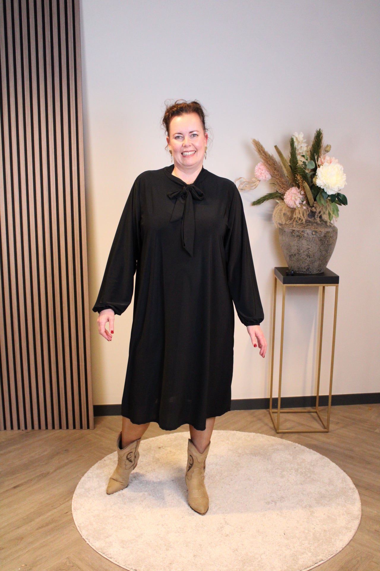 Hester | Jurk zwart met strikje 46 t/m 50