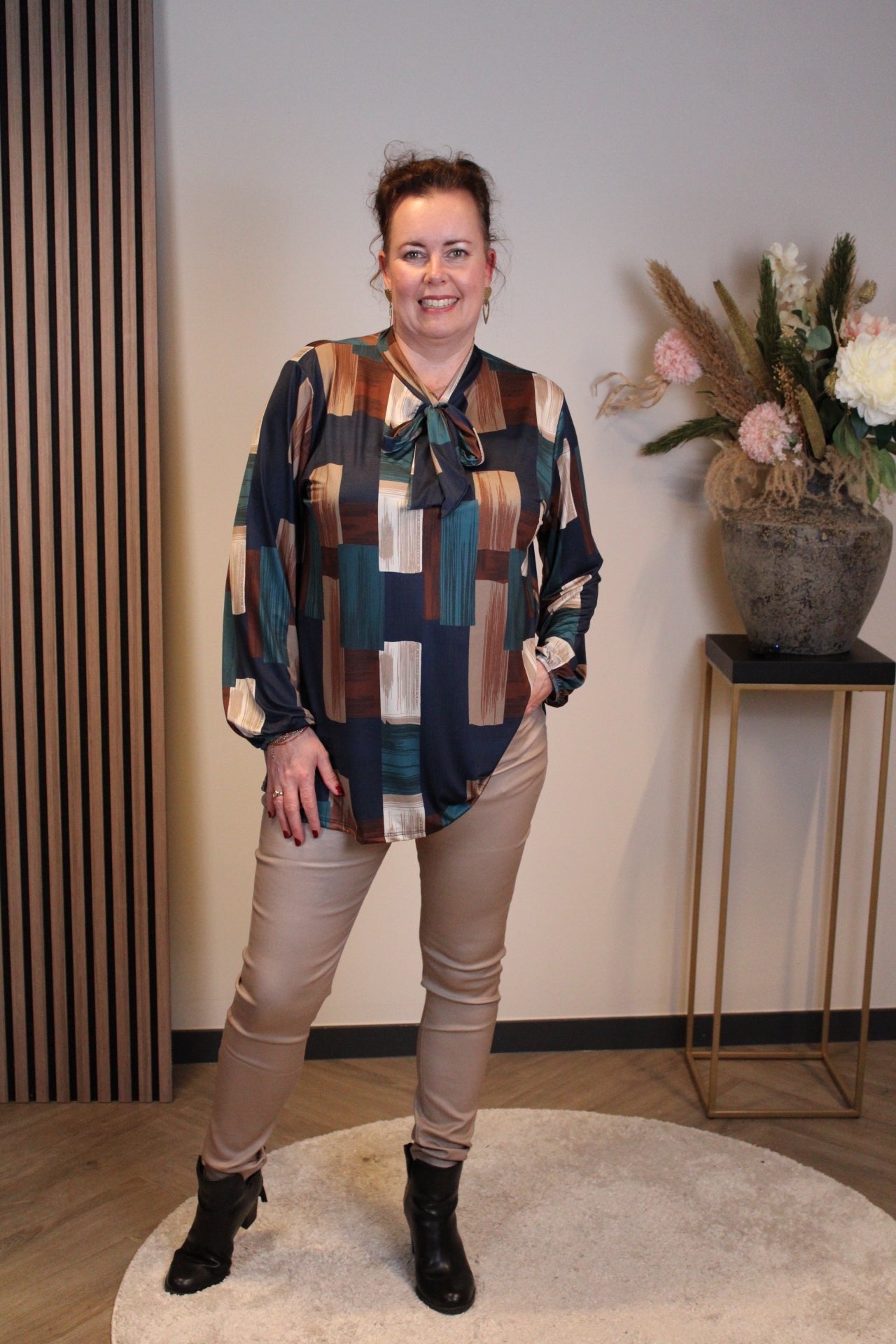 Myrthe | Blouse blauw met strikje 48 t/m 52